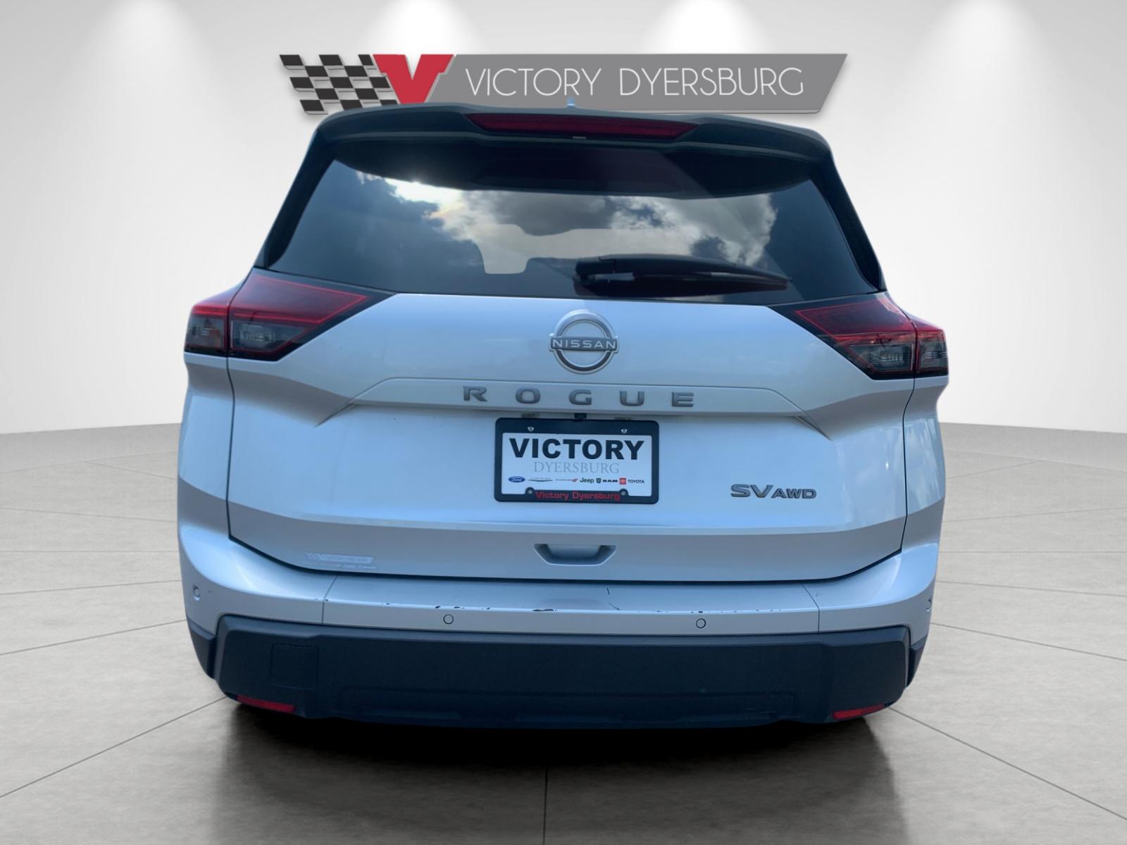 Used 2024 Silver Nissan SV image 5