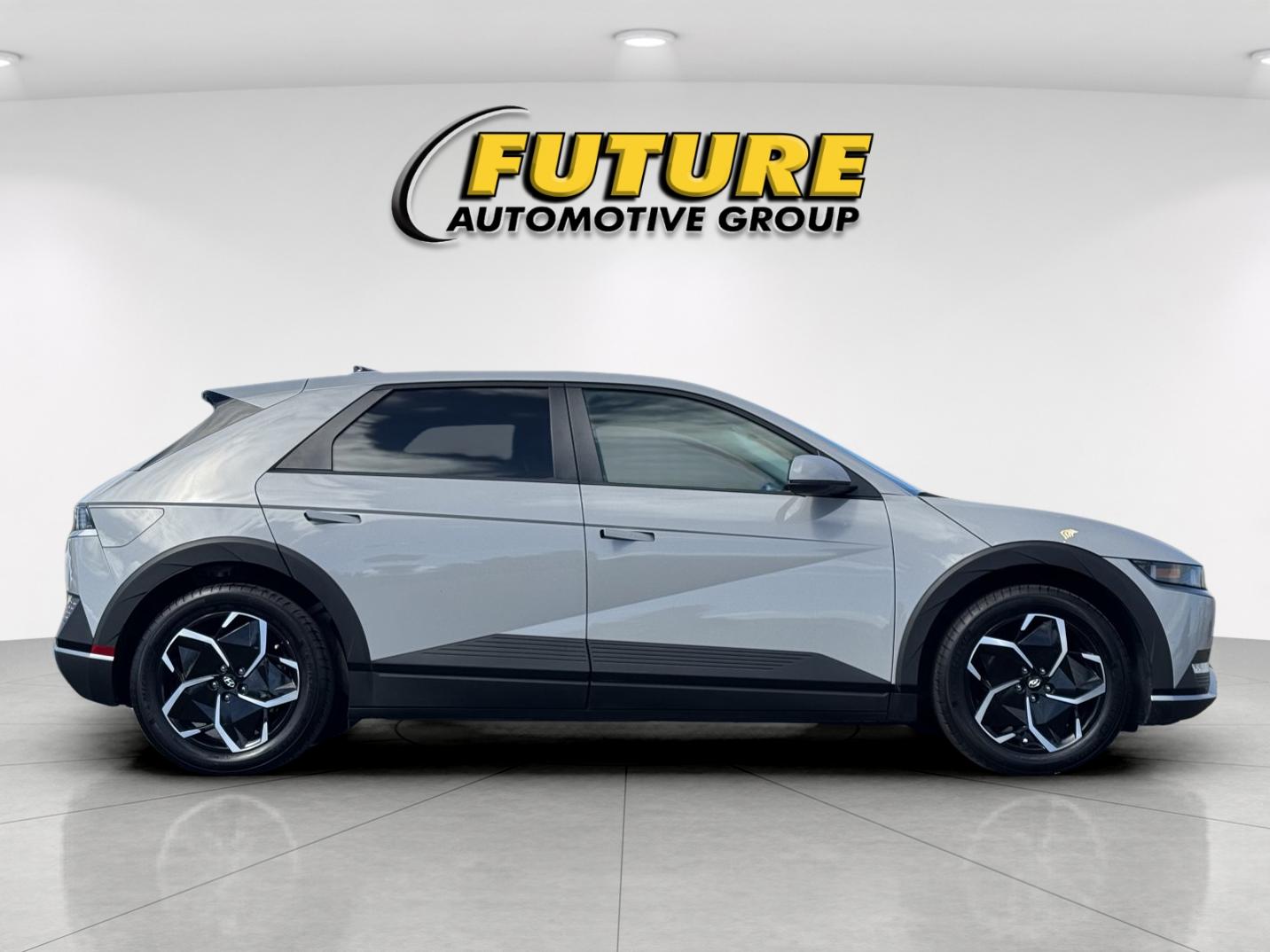 Used 2024 Gray Hyundai SEL image 2