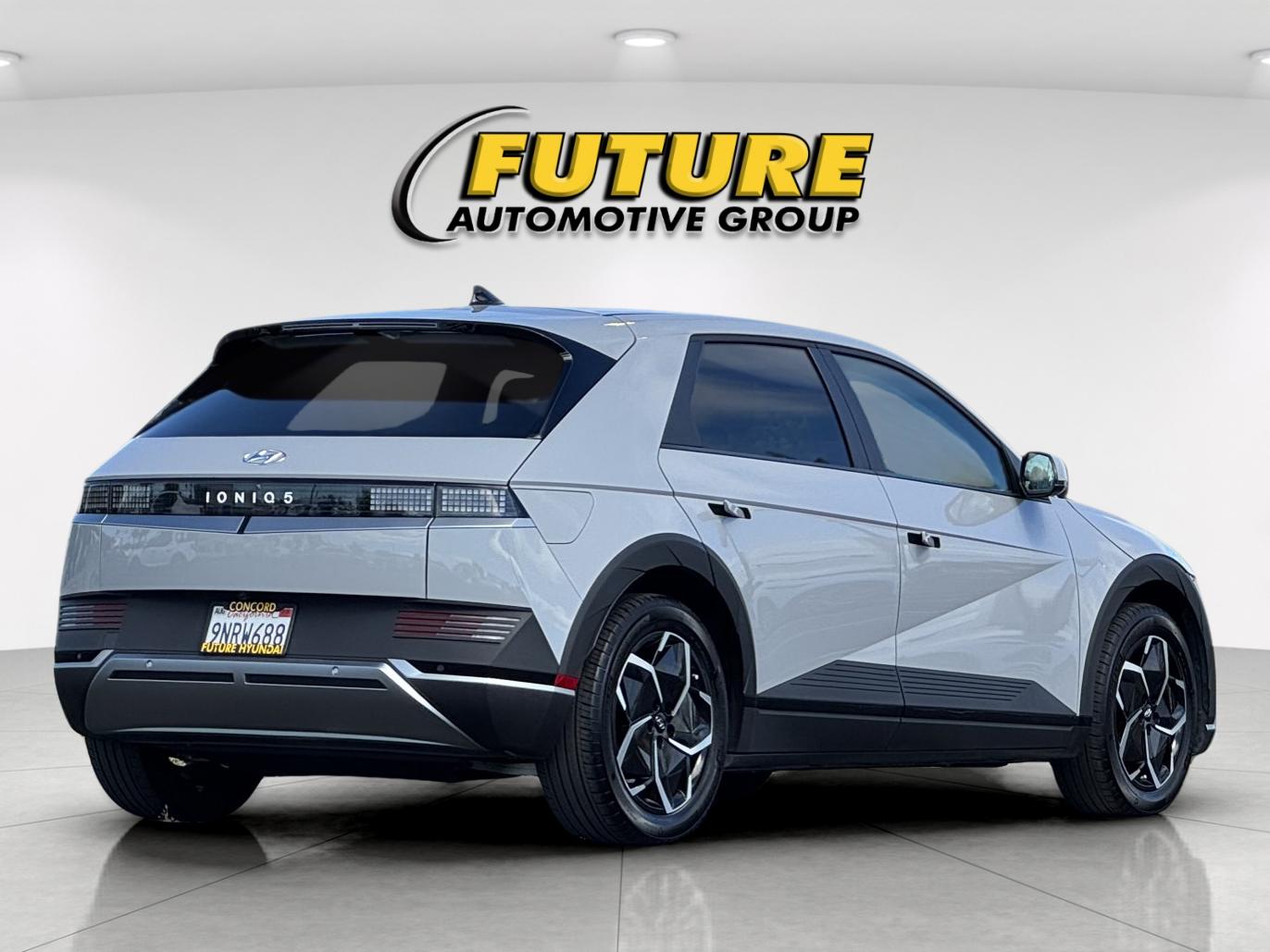 Used 2024 Gray Hyundai SEL image 3