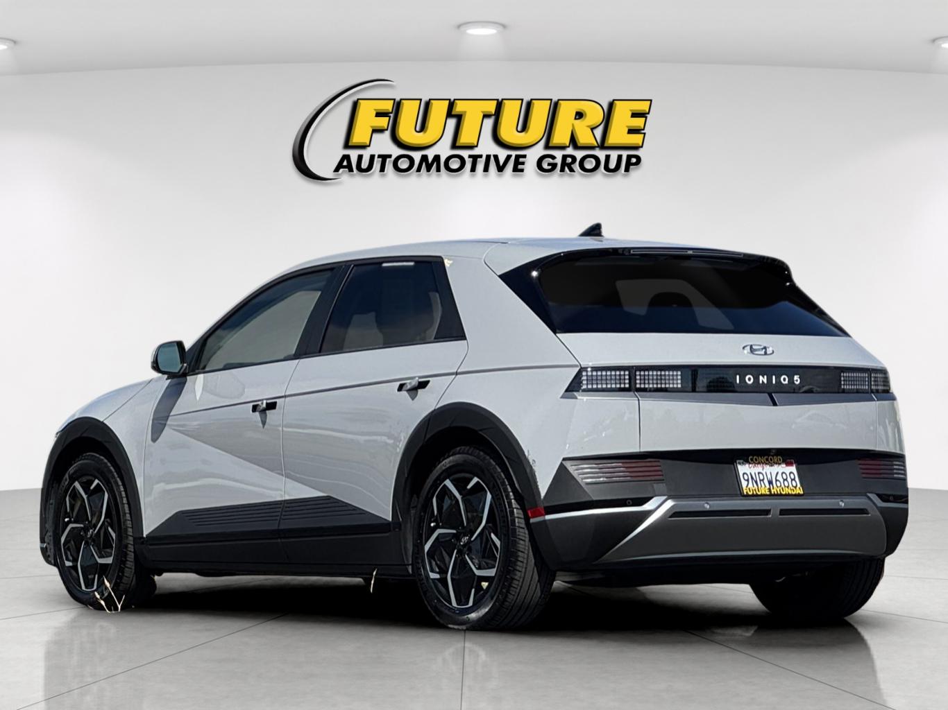 Used 2024 Gray Hyundai SEL image 5