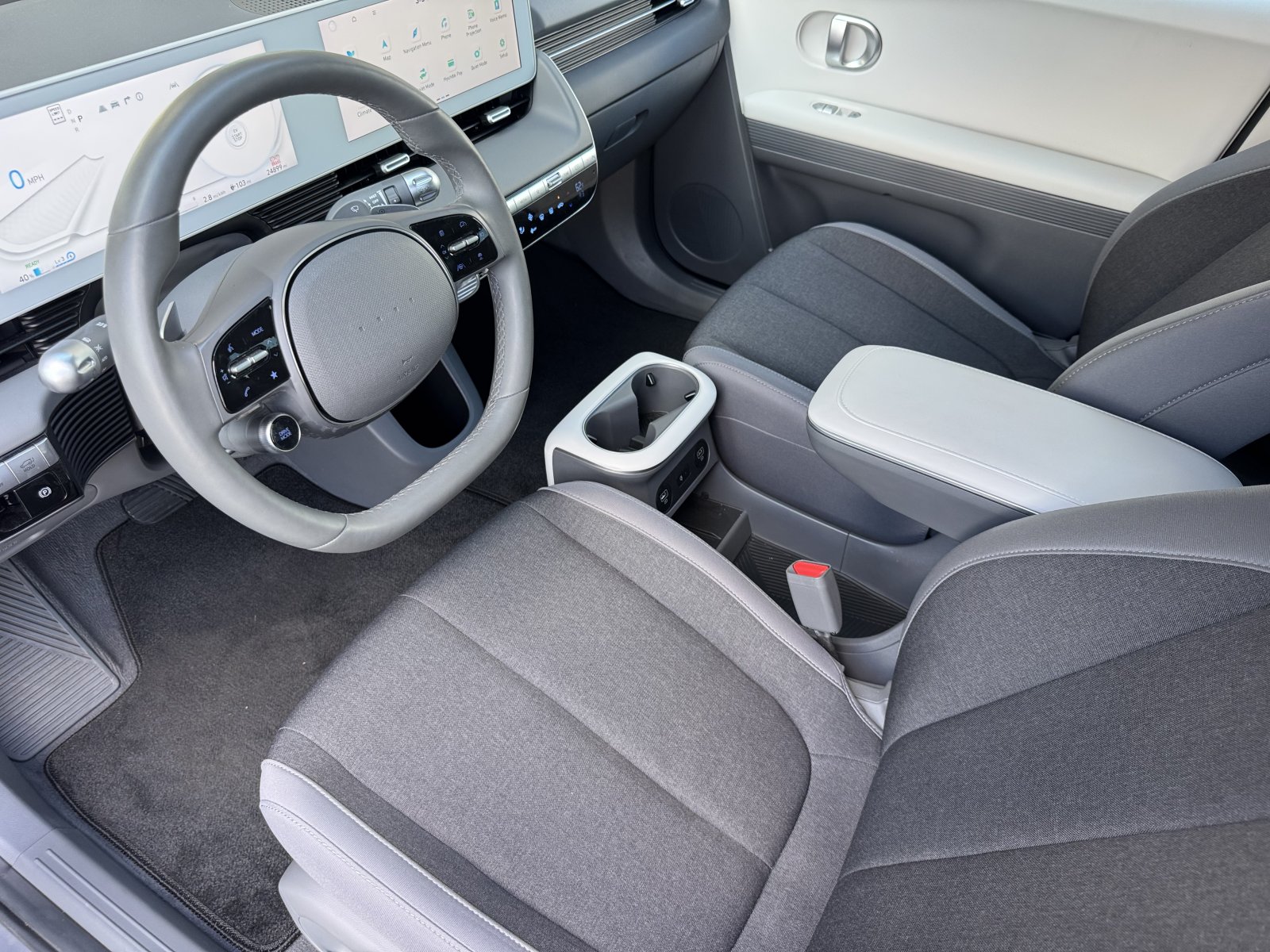 Used 2024 Gray Hyundai SEL image 9