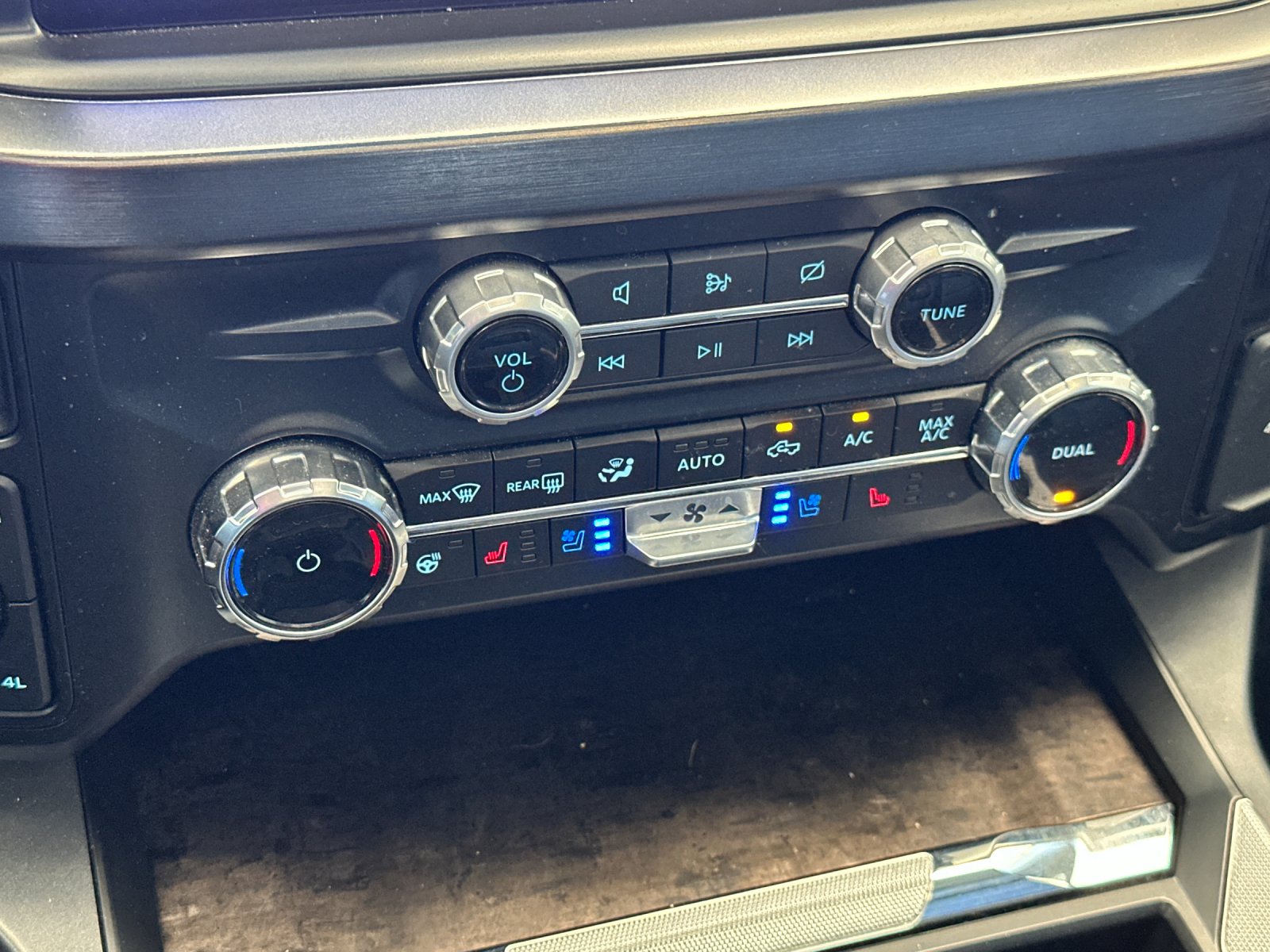 Used 2024 Gray Ford Lariat image 19