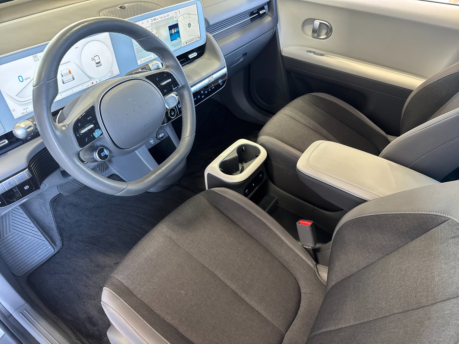 Used 2024 Gray Hyundai SEL image 9
