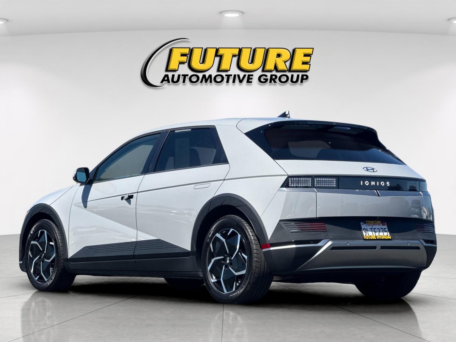 Used 2024 Gray Hyundai SEL image 5