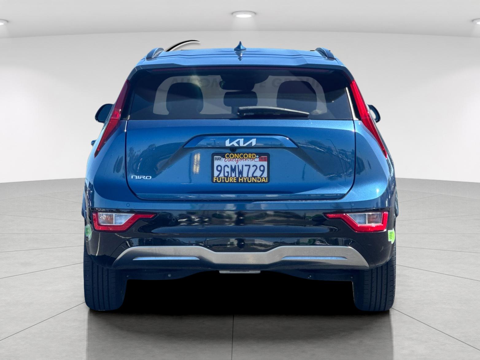 Used 2023 Blue Kia Wind image 4