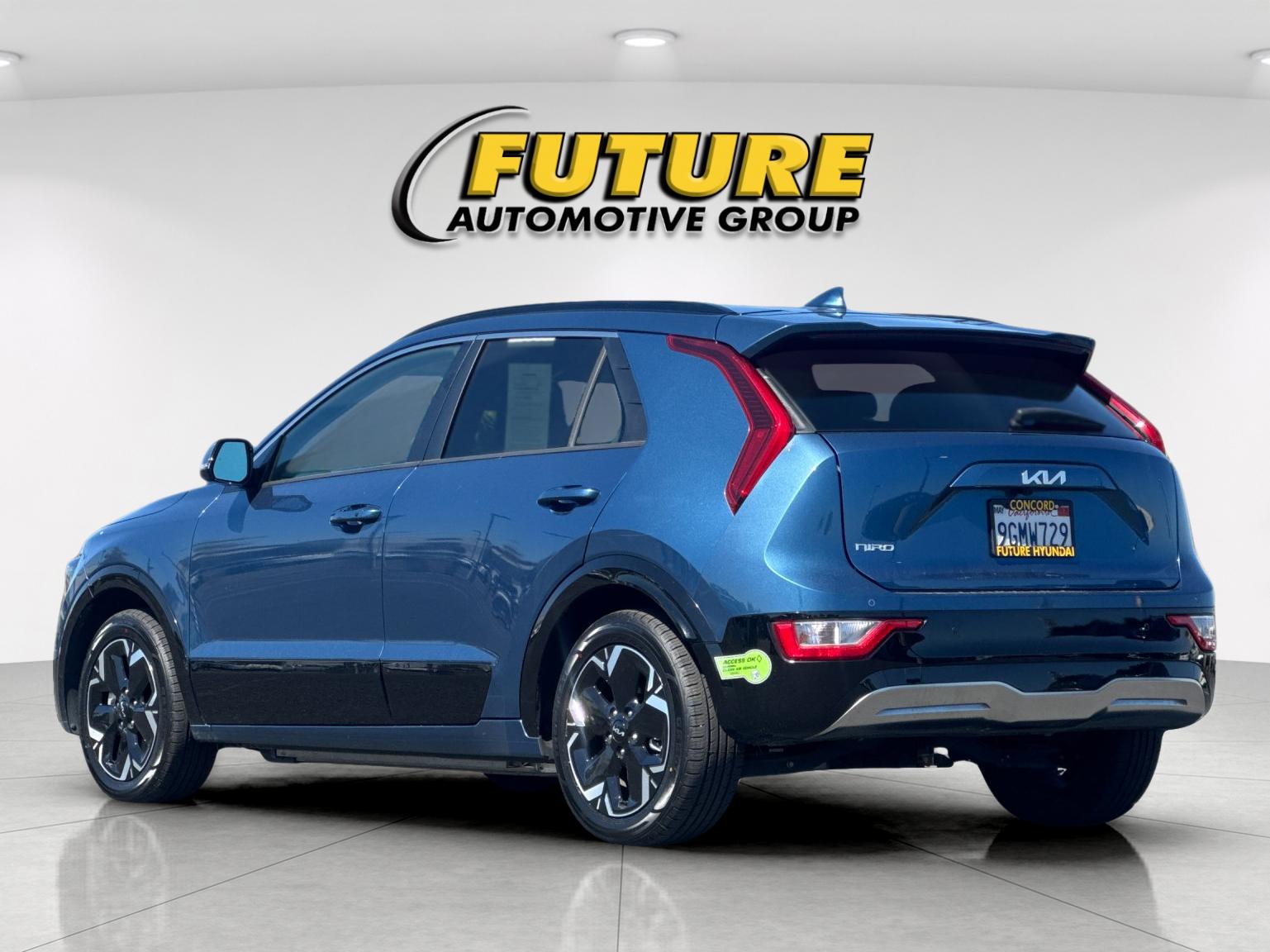 Used 2023 Blue Kia Wind image 5