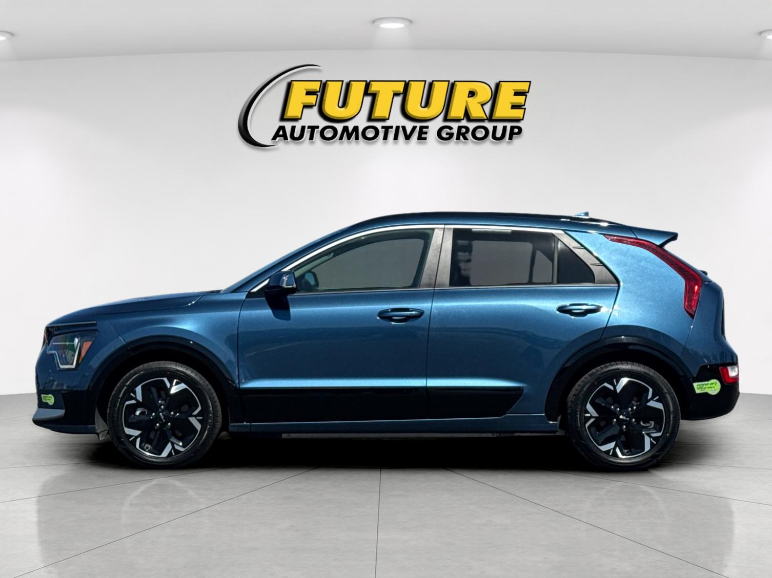 Used 2023 Blue Kia Wind image 6