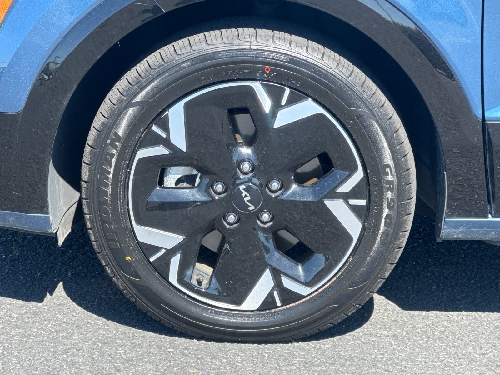 Used 2023 Blue Kia Wind image 25