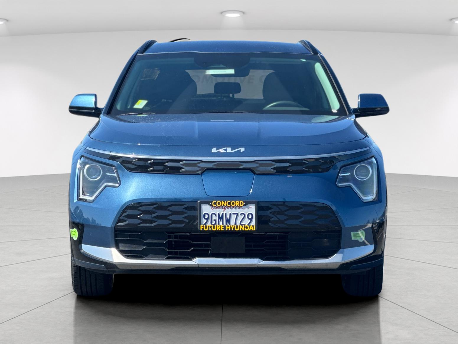 Used 2023 Blue Kia Wind image 8