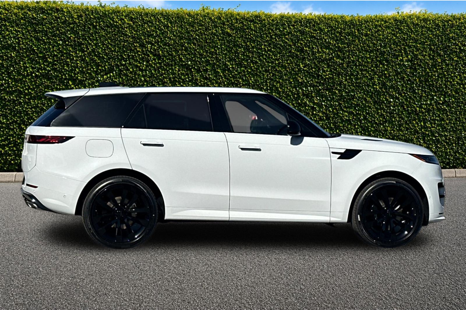 New 2026 Fuji White Land Rover Dynamic SE image 7
