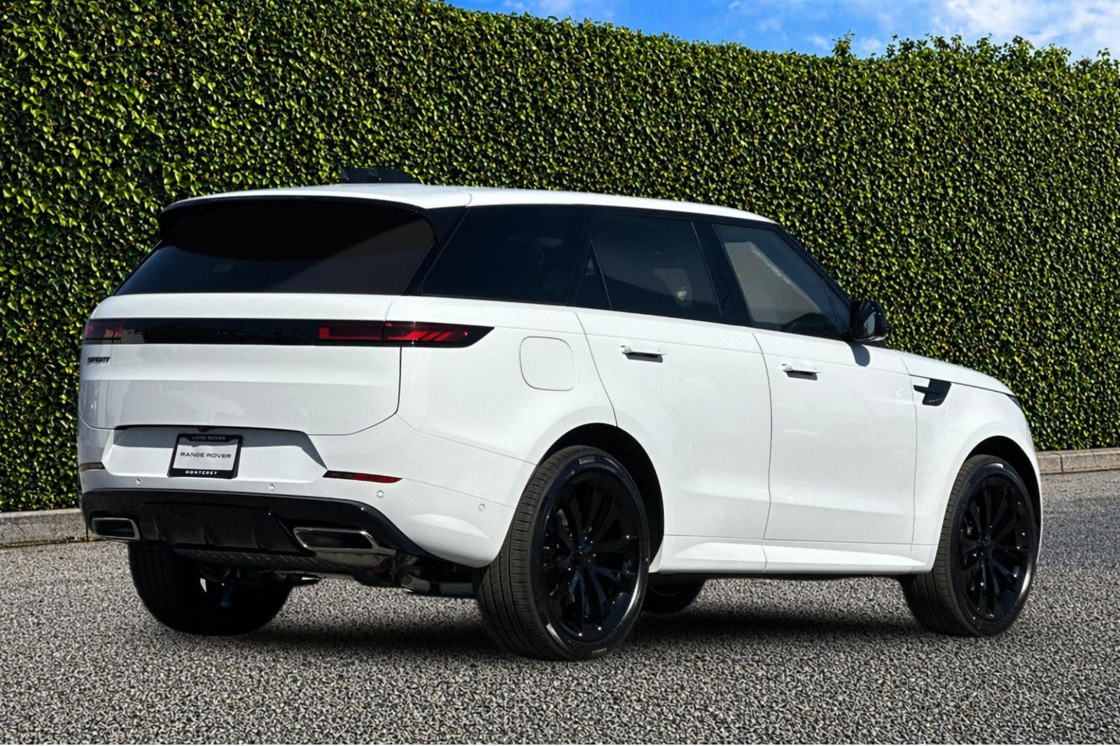 New 2026 Fuji White Land Rover Dynamic SE image 6