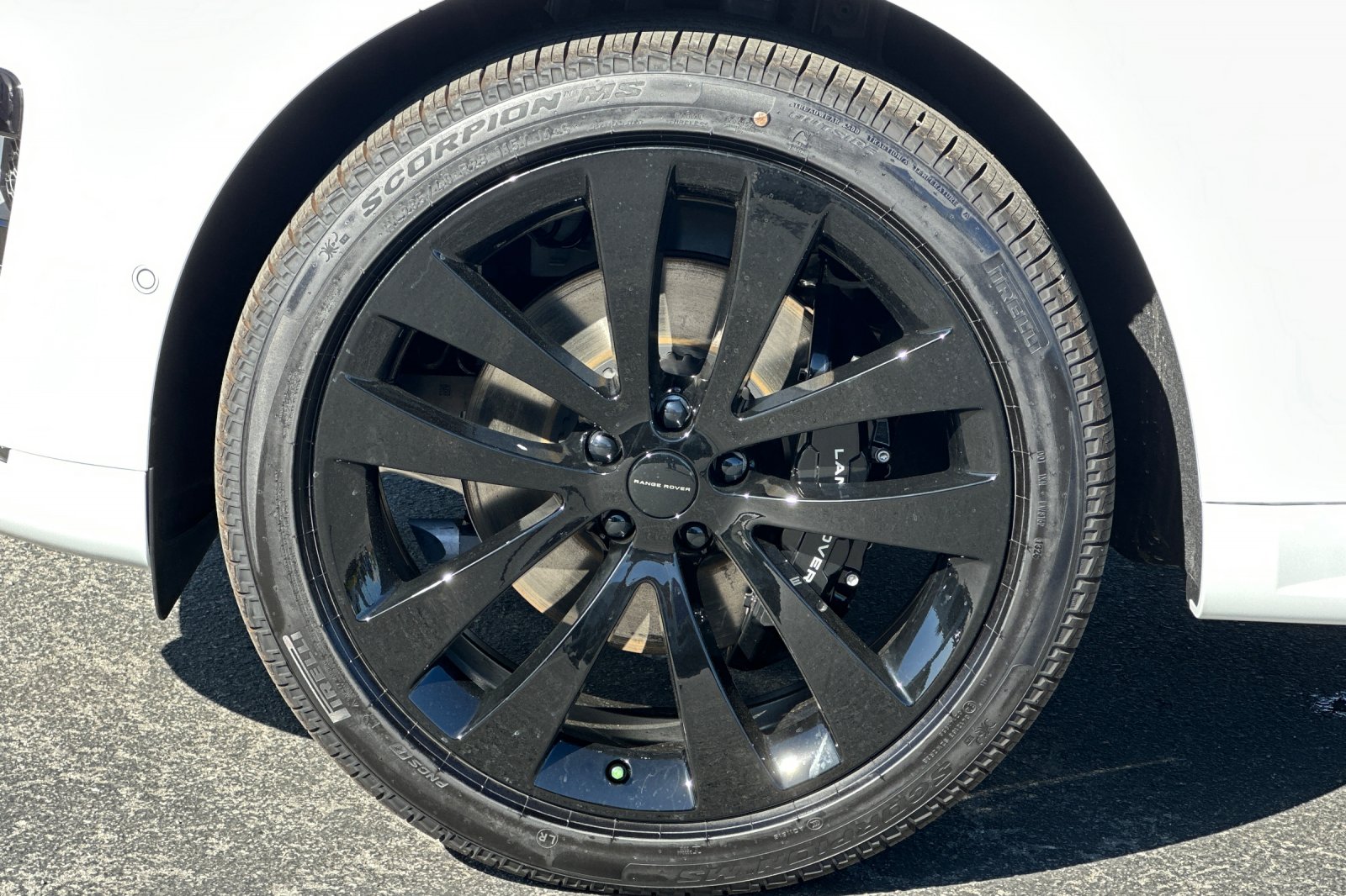 New 2026 Fuji White Land Rover Dynamic SE image 26