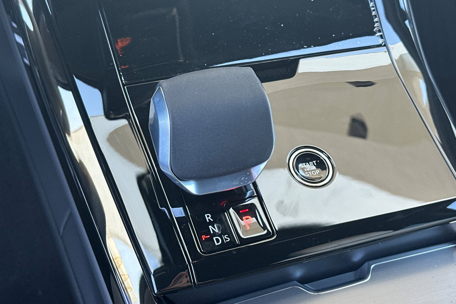 New 2026 Fuji White Land Rover Dynamic SE image 22