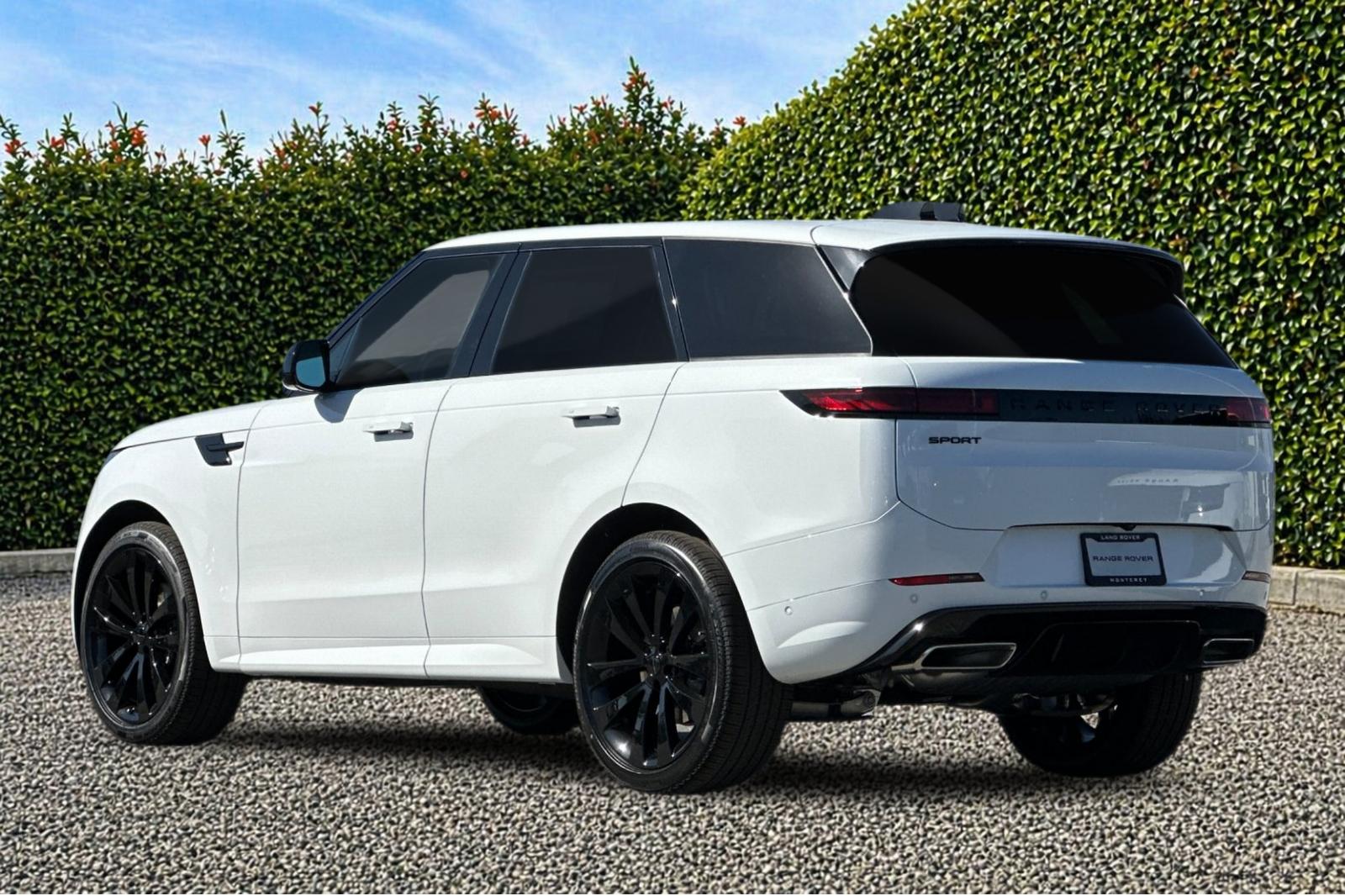 New 2026 Fuji White Land Rover Dynamic SE image 4