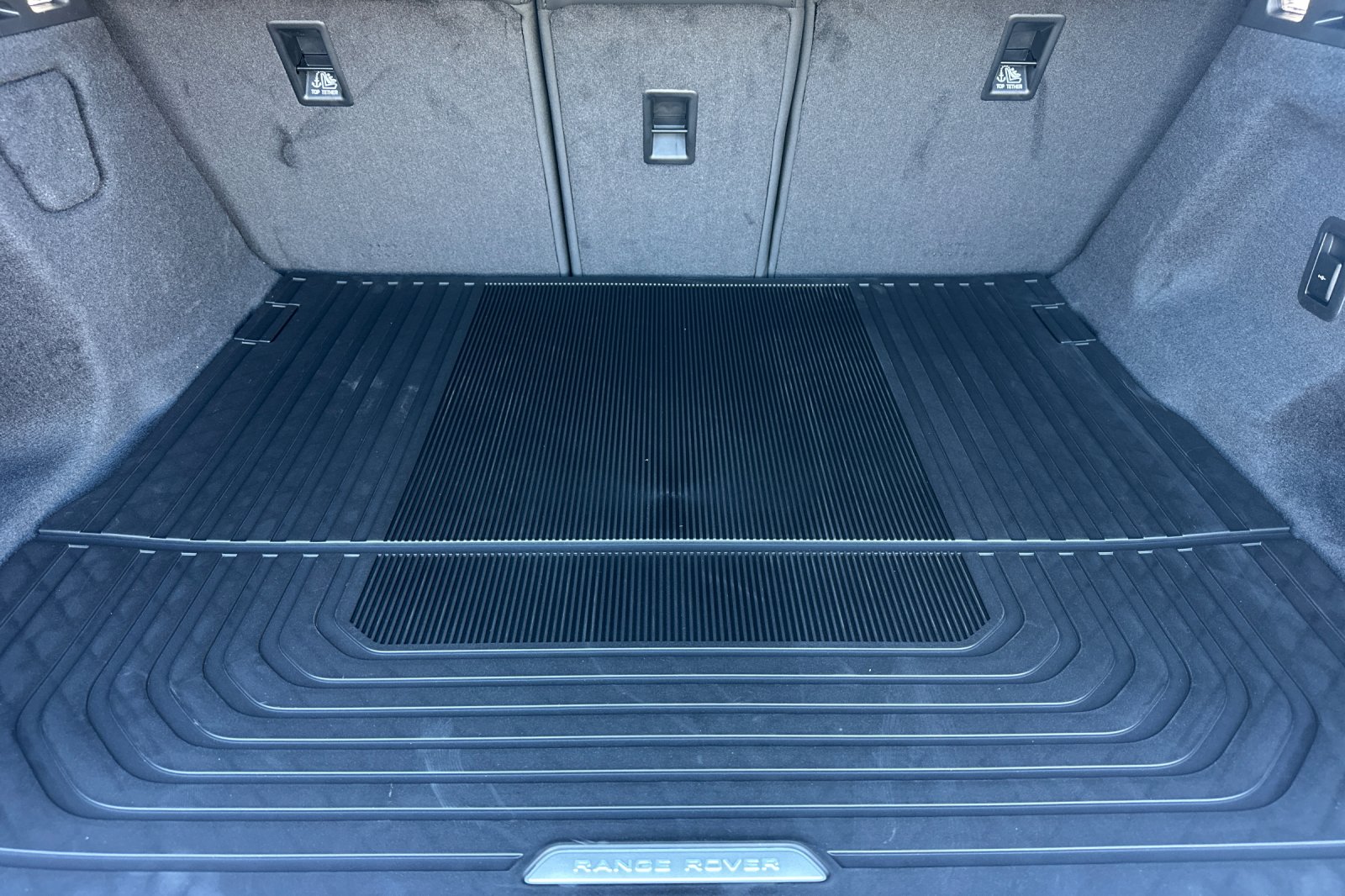 New 2026 Fuji White Land Rover Dynamic SE image 15