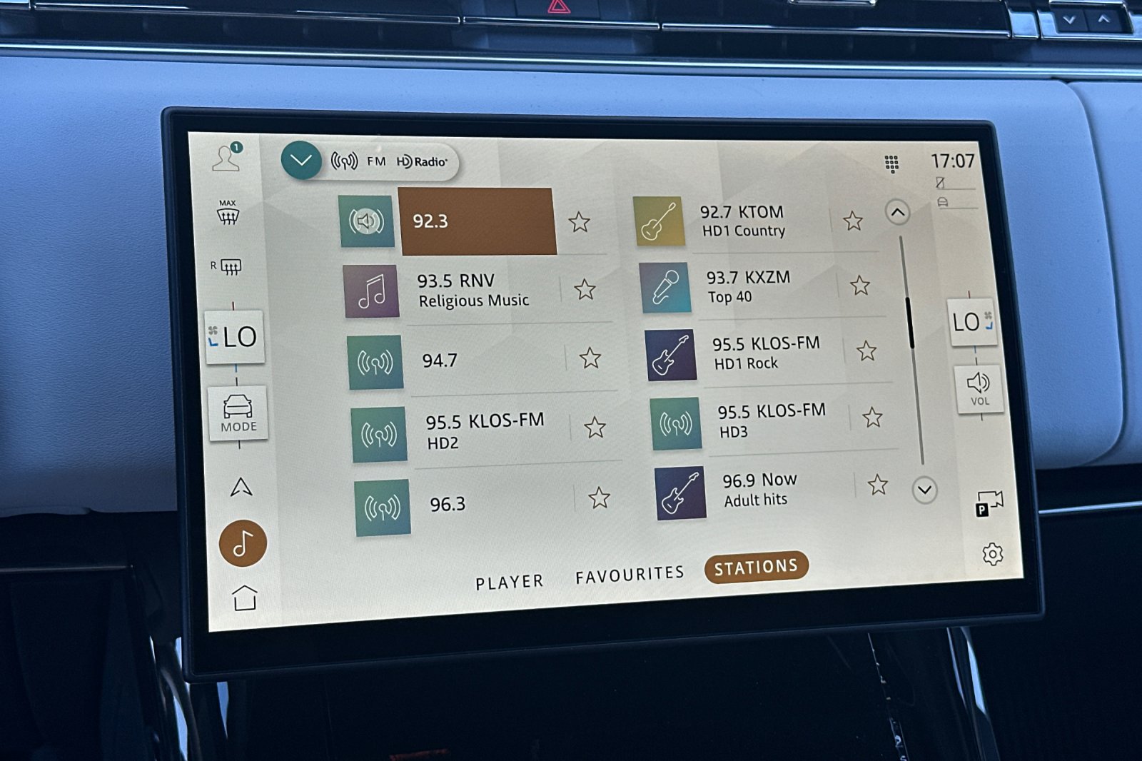 New 2026 Fuji White Land Rover Dynamic SE image 18