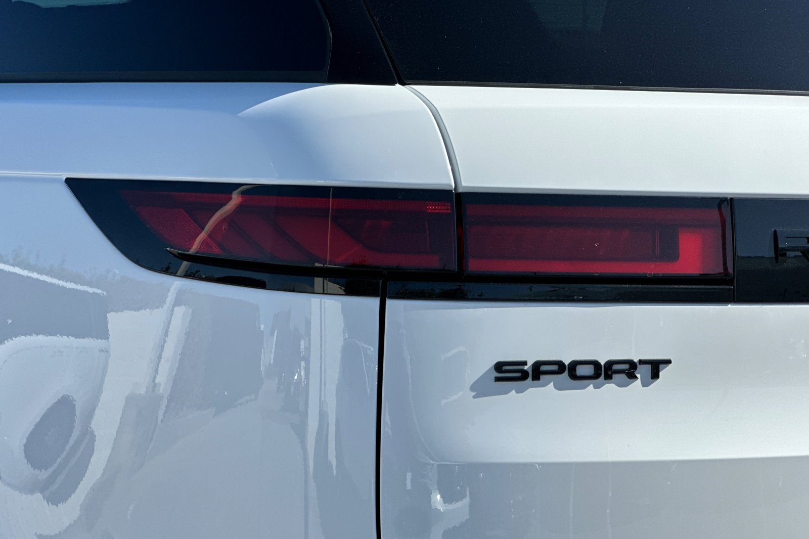 New 2026 Fuji White Land Rover Dynamic SE image 27