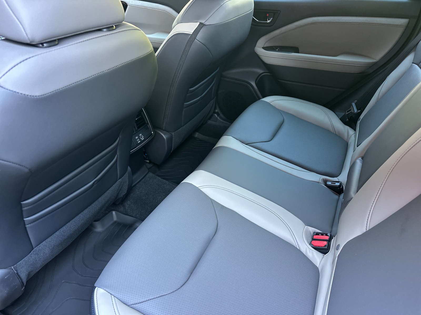 New 2026 DAYBREAK BLUE PEARL Subaru Limited Hybrid image 12