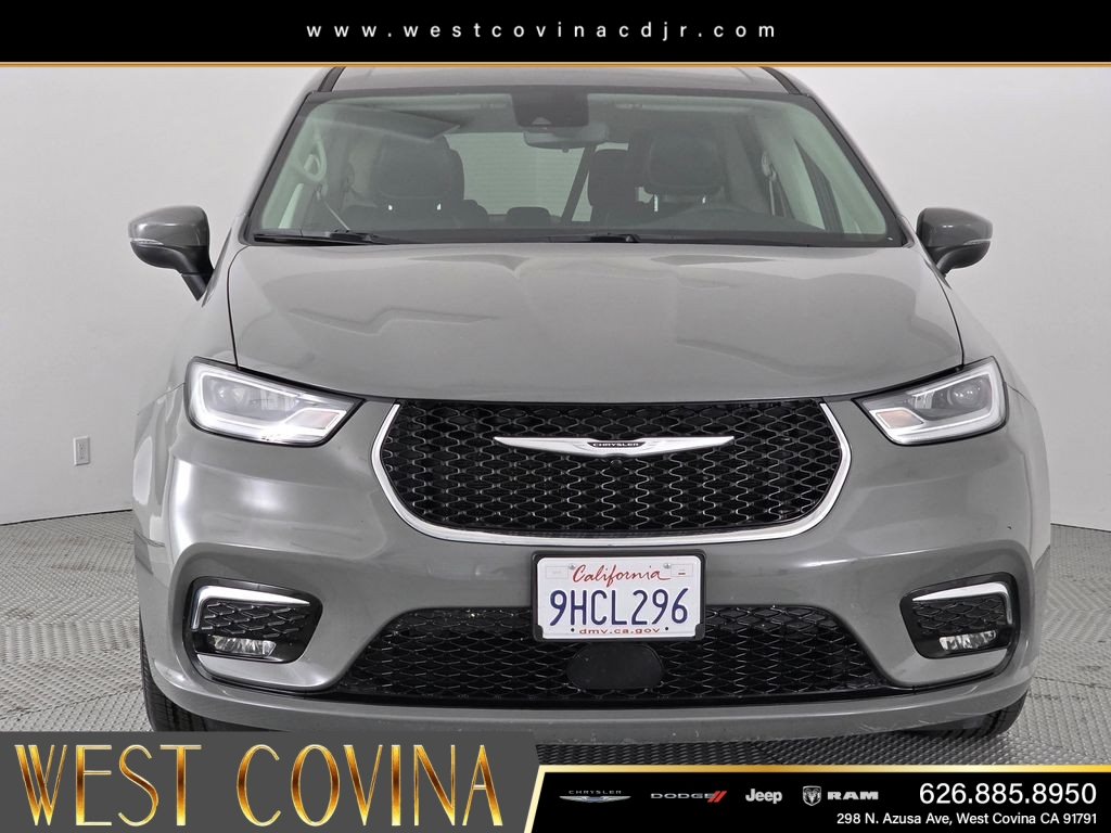 Used 2023 White Chrysler Touring L image 2