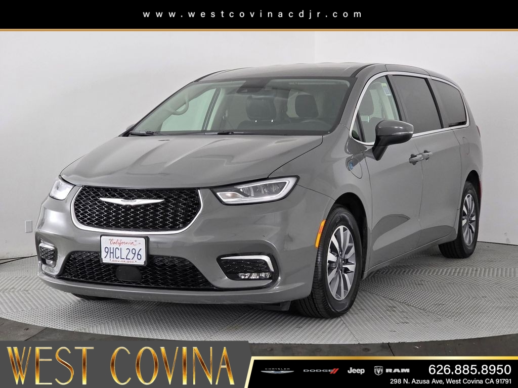 Used 2023 White Chrysler Touring L image 3