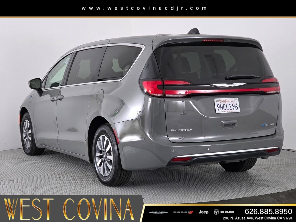 Used 2023 White Chrysler Touring L image 5