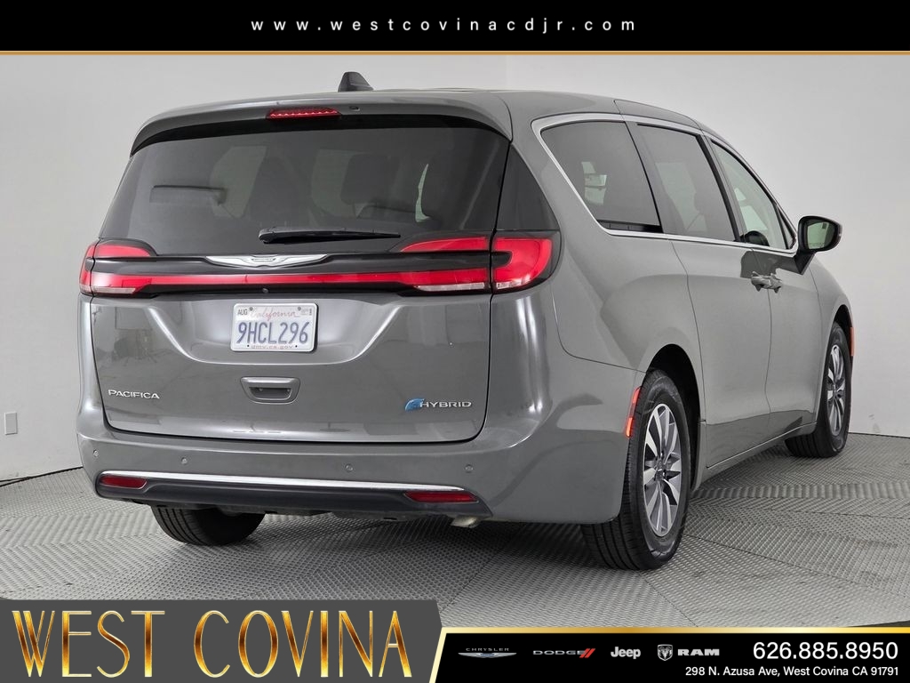 Used 2023 White Chrysler Touring L image 7