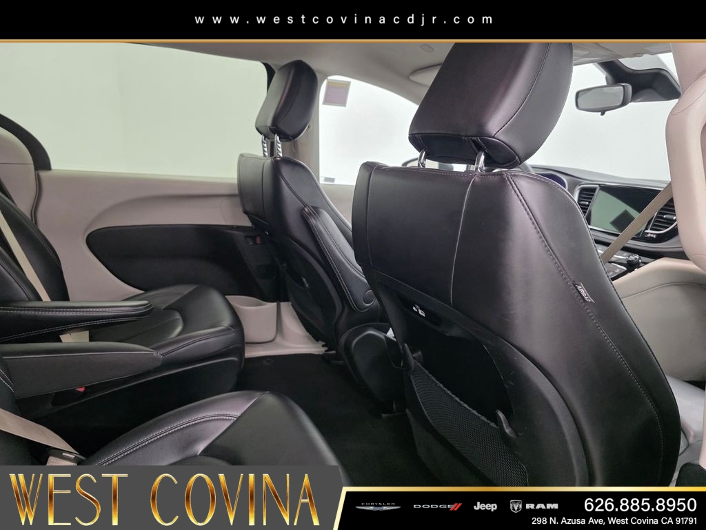Used 2023 White Chrysler Touring L image 11