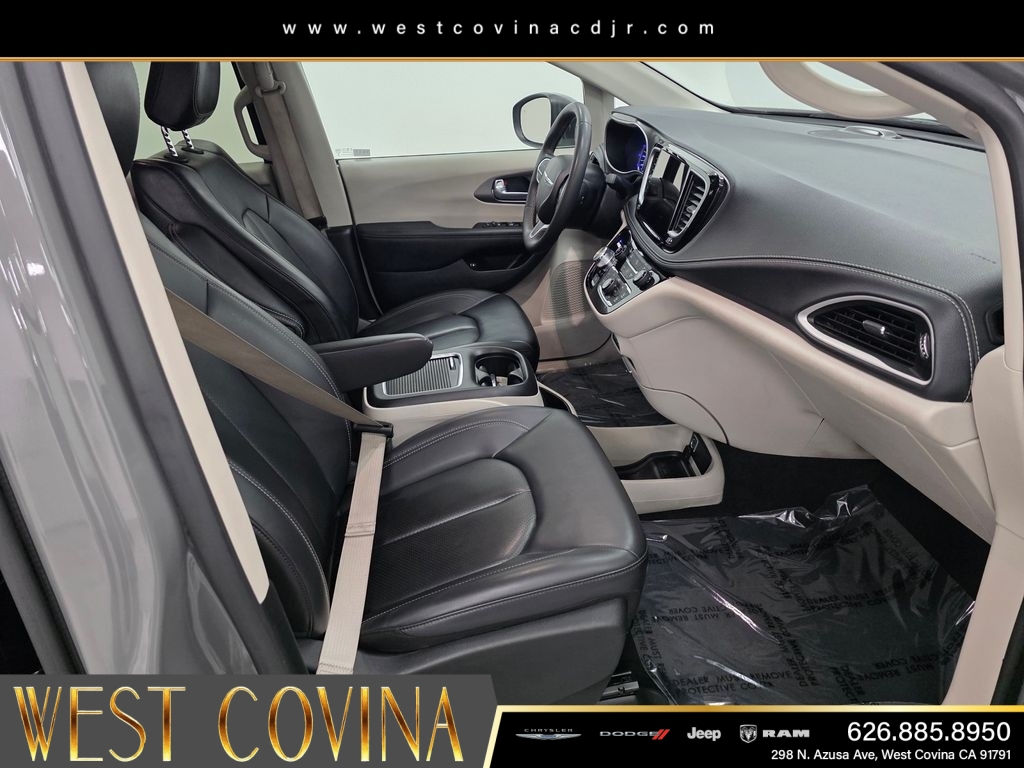 Used 2023 White Chrysler Touring L image 13