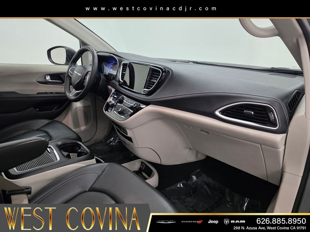 Used 2023 White Chrysler Touring L image 16