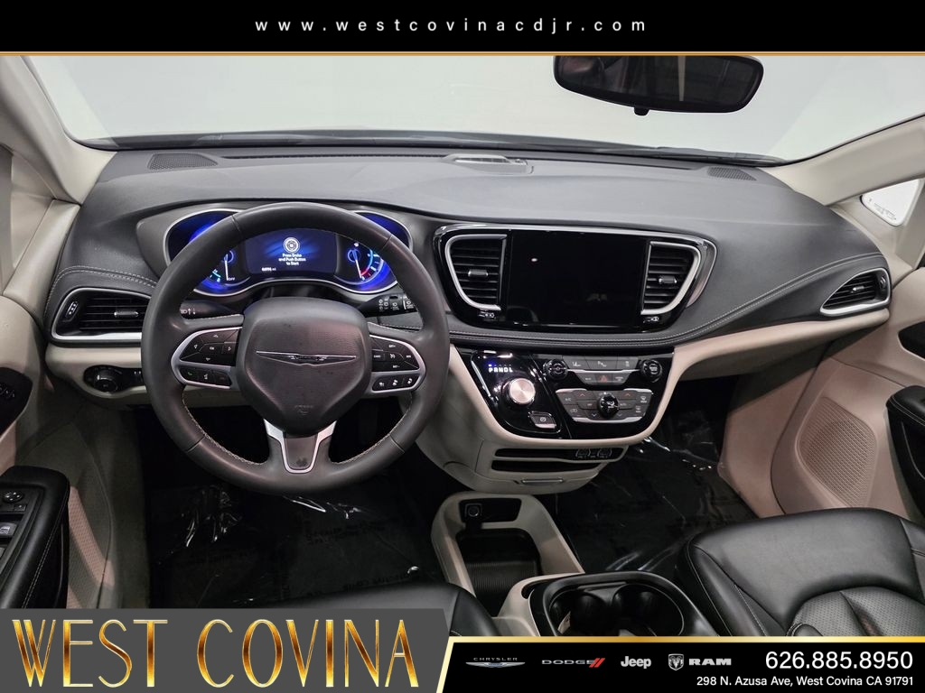 Used 2023 White Chrysler Touring L image 18