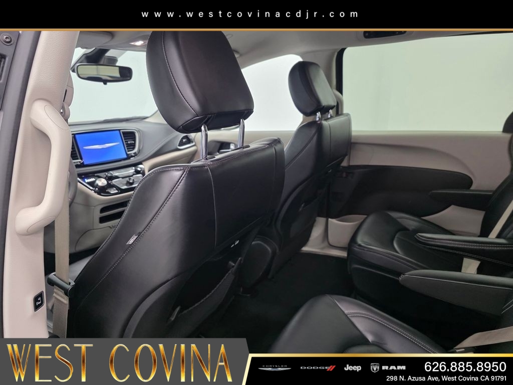 Used 2023 White Chrysler Touring L image 19