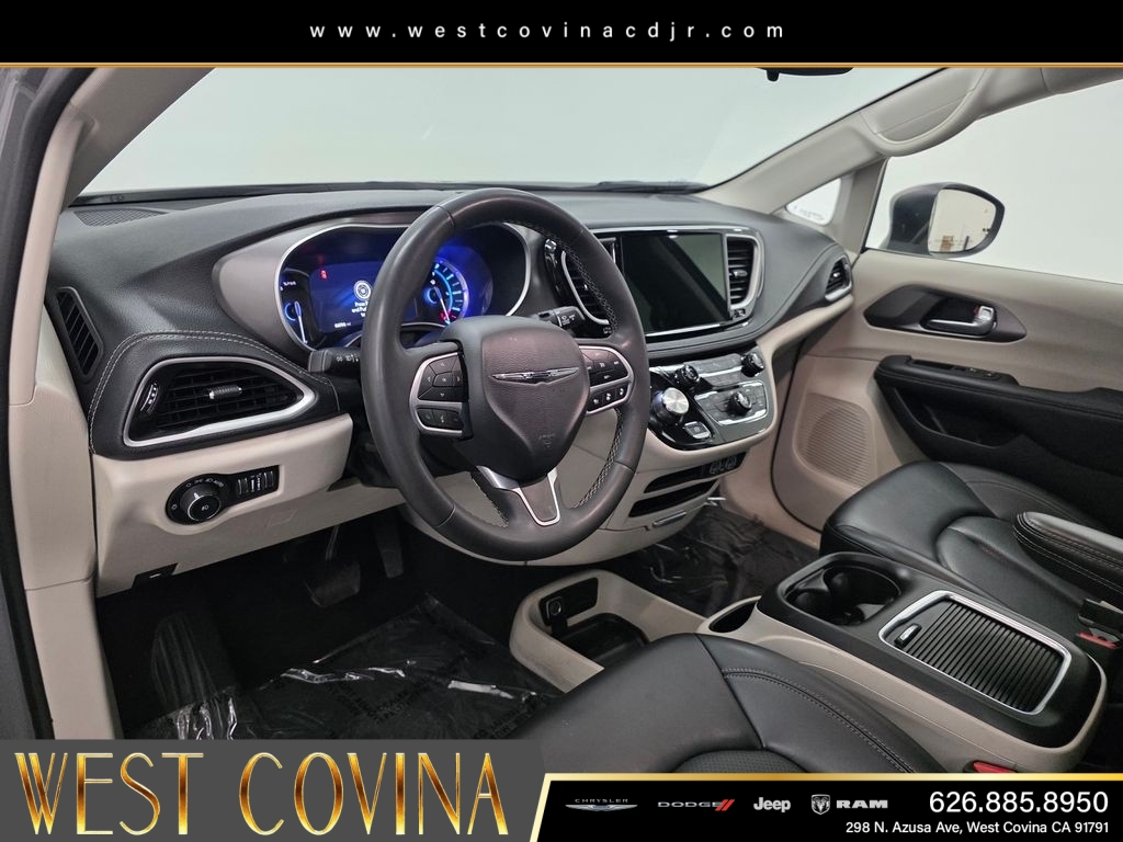 Used 2023 White Chrysler Touring L image 23