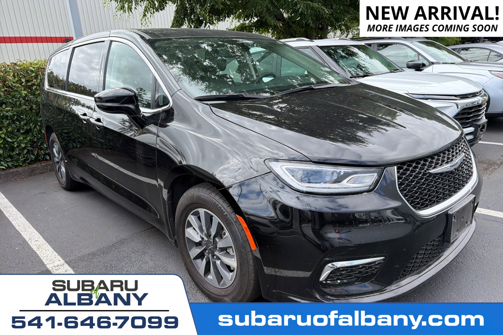 2024 Chrysler Pacifica Hybrid Select Premium S-Appearance PHEV's photo