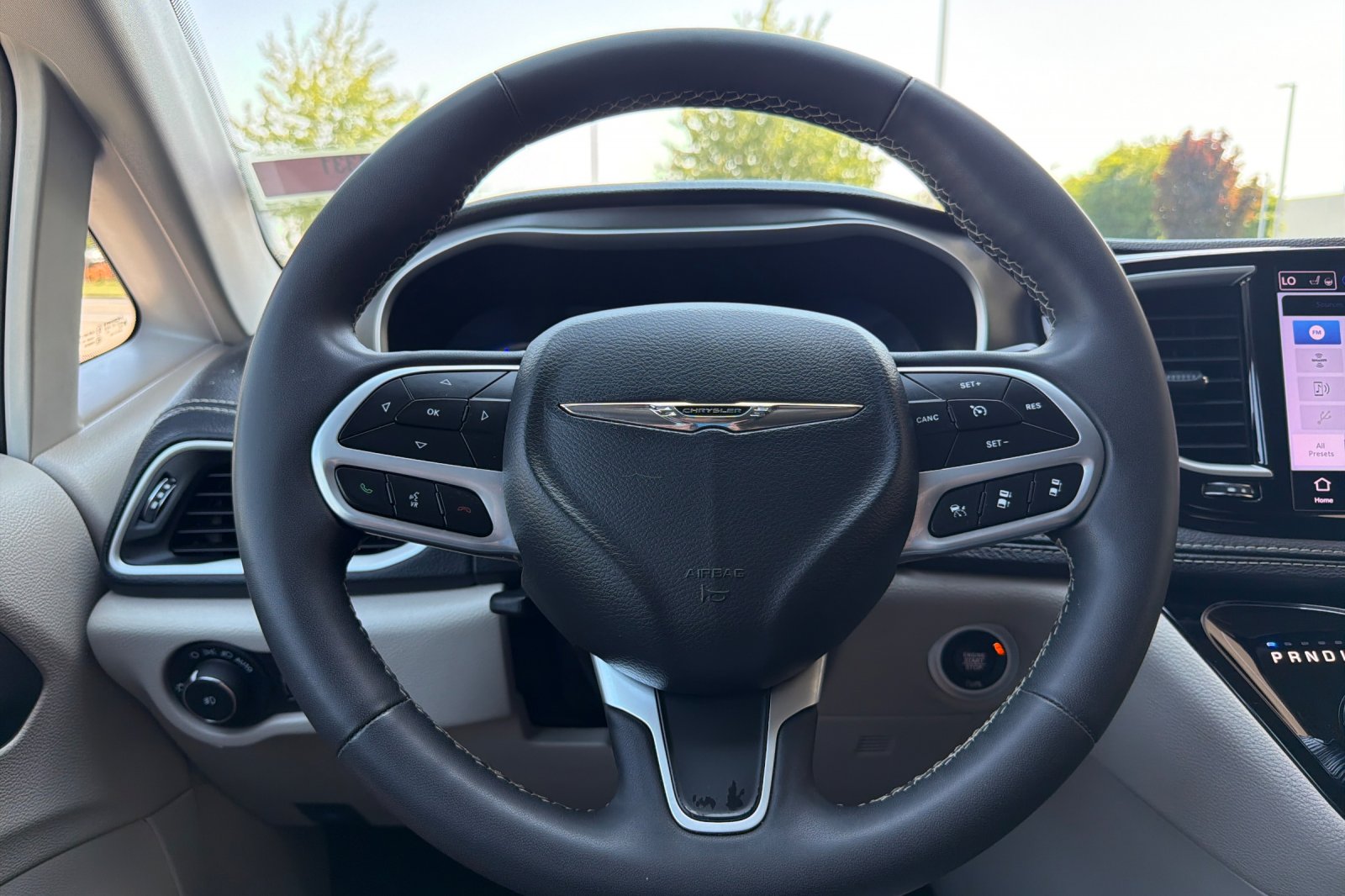 Used 2024 Diamond Black Crystal Pearlcoat Chrysler Hybrid Select image 25