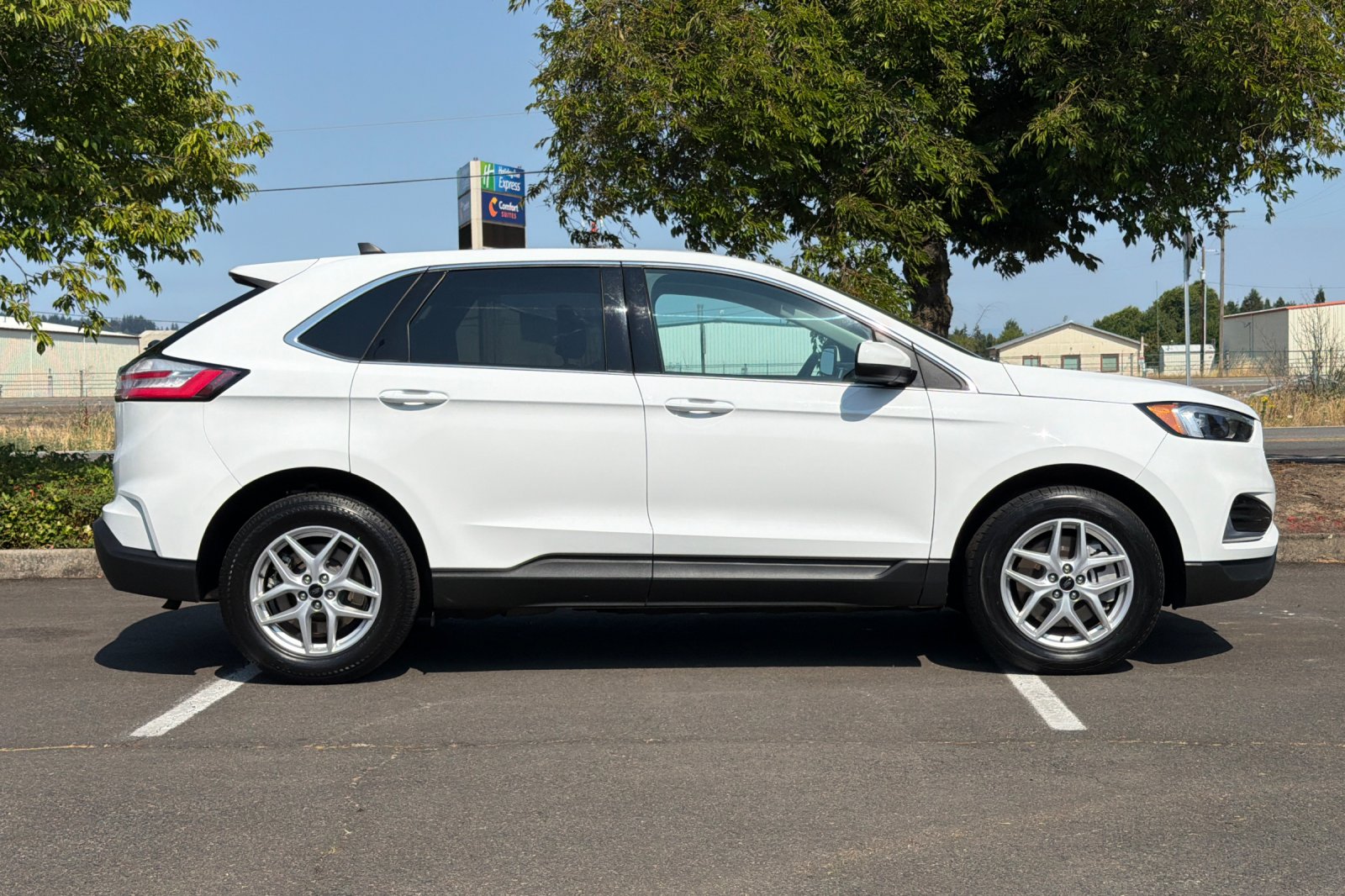 Used 2024 Oxford White Ford SEL image 3