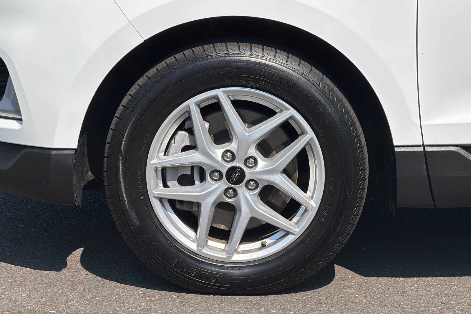 Used 2024 Oxford White Ford SEL image 25