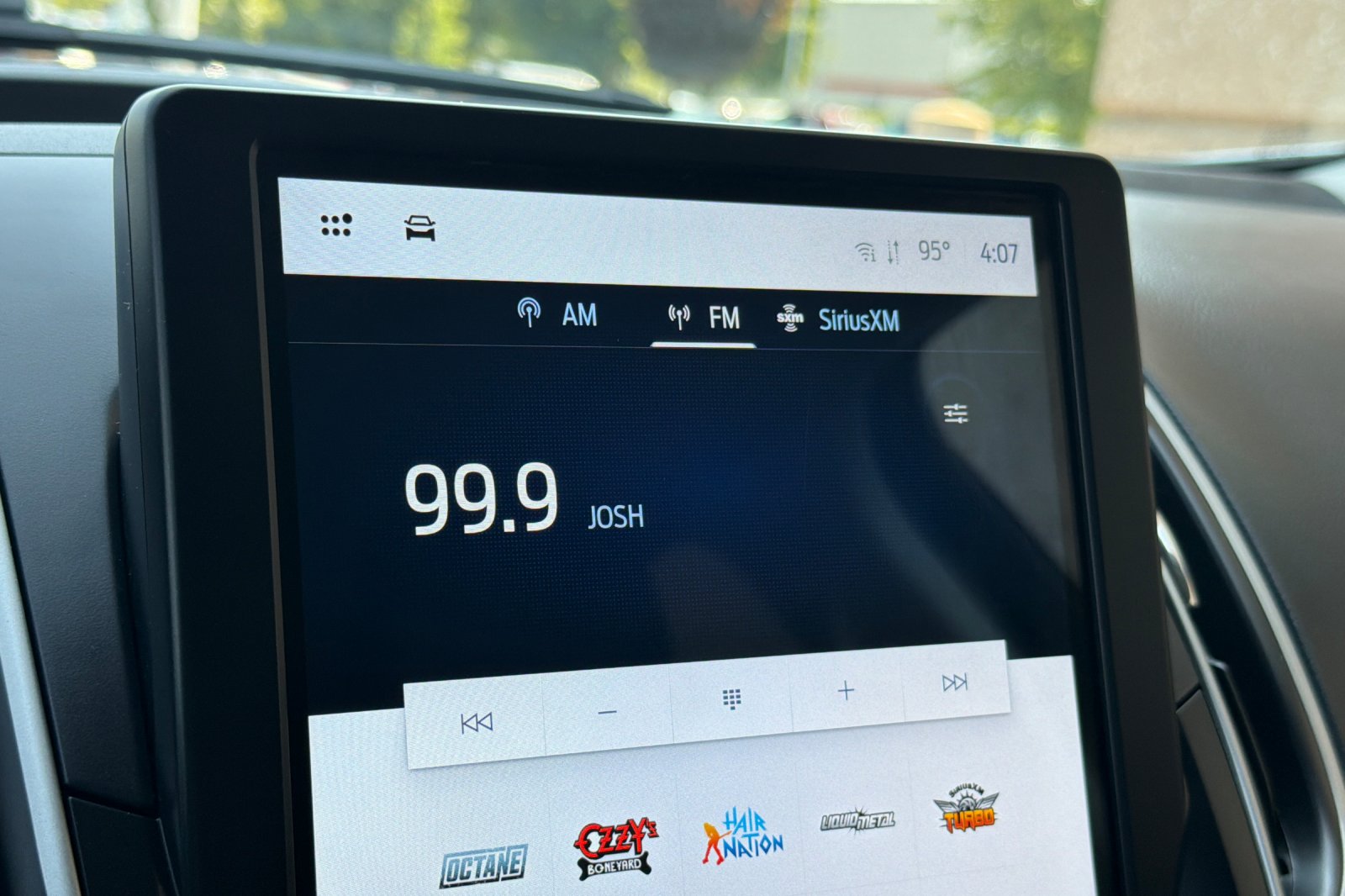 Used 2024 Oxford White Ford SEL image 18