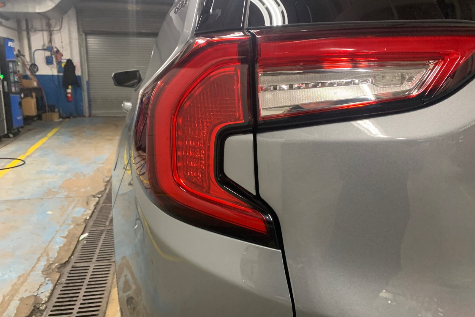 Used 2024 Sterling Metallic GMC SLE image 33