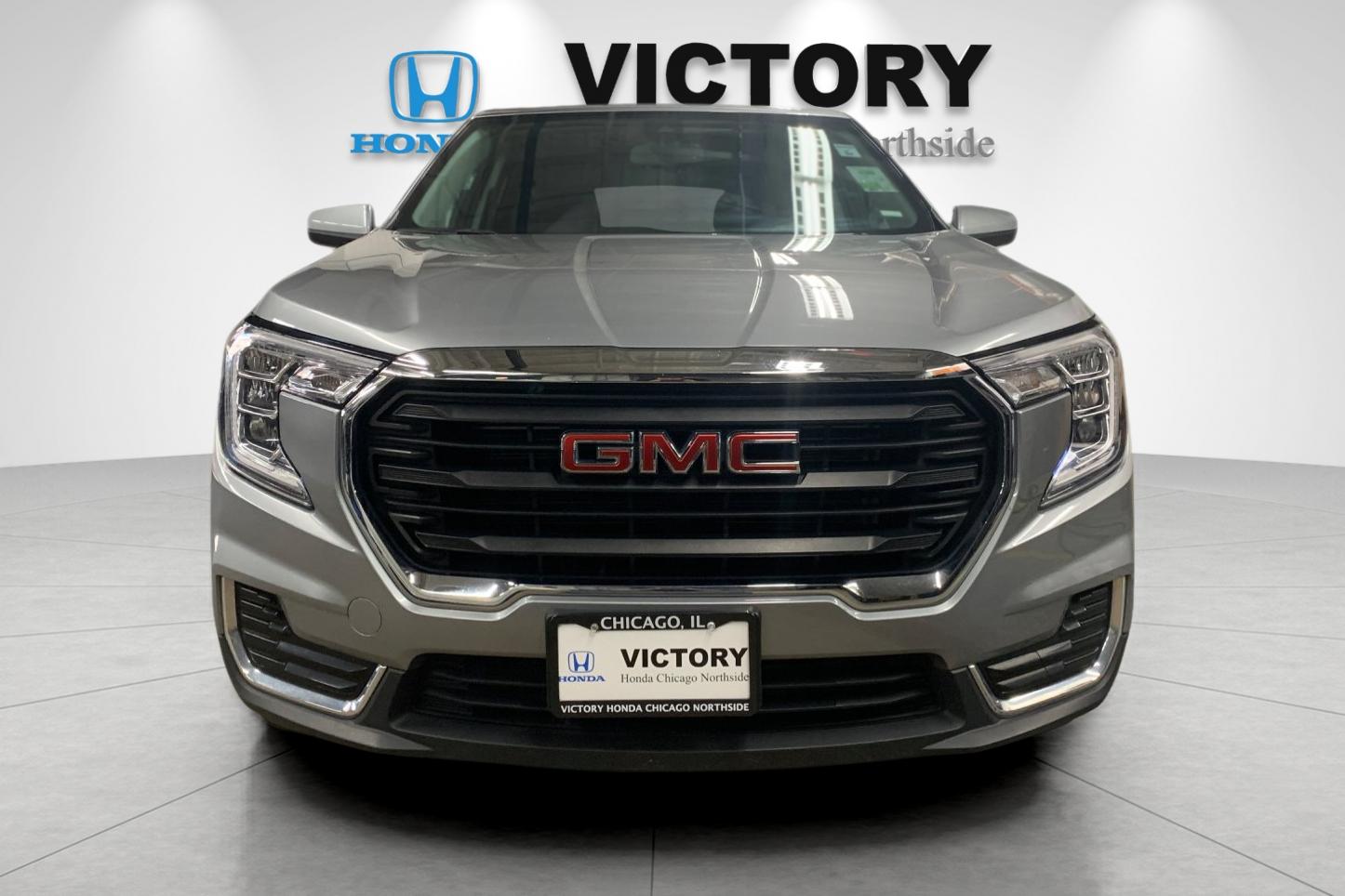 Used 2024 Sterling Metallic GMC SLE image 8
