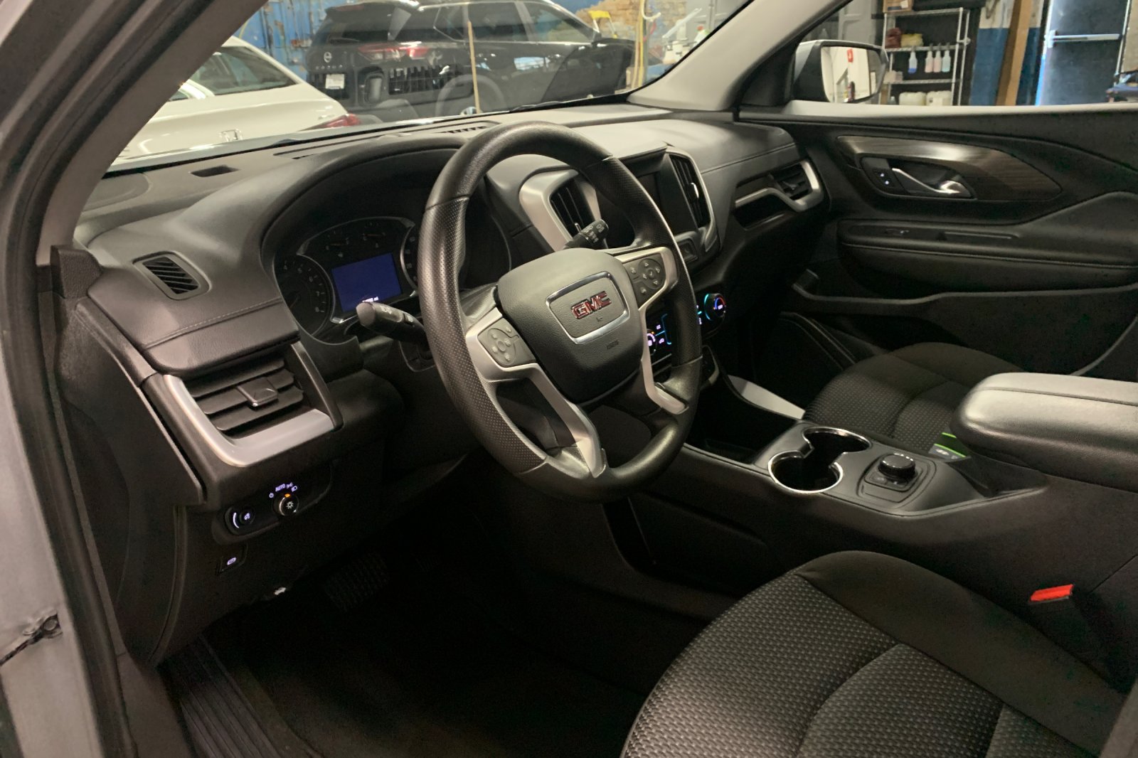 Used 2024 Sterling Metallic GMC SLE image 10