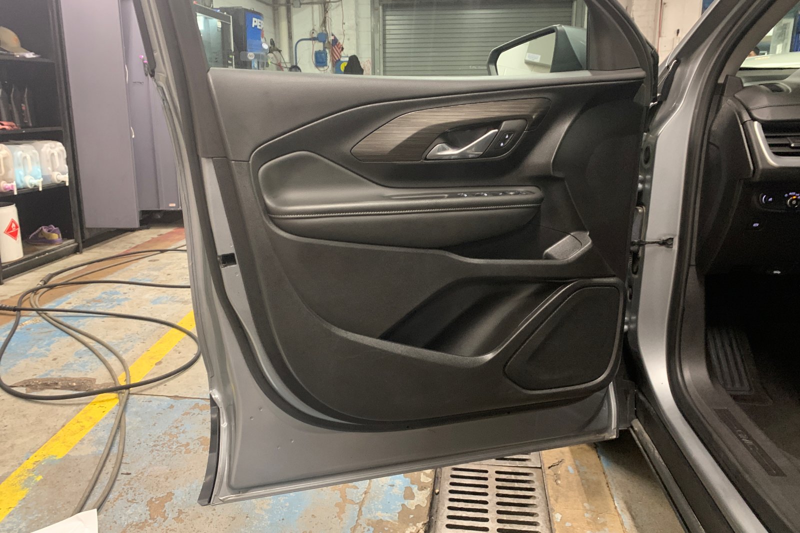 Used 2024 Sterling Metallic GMC SLE image 11