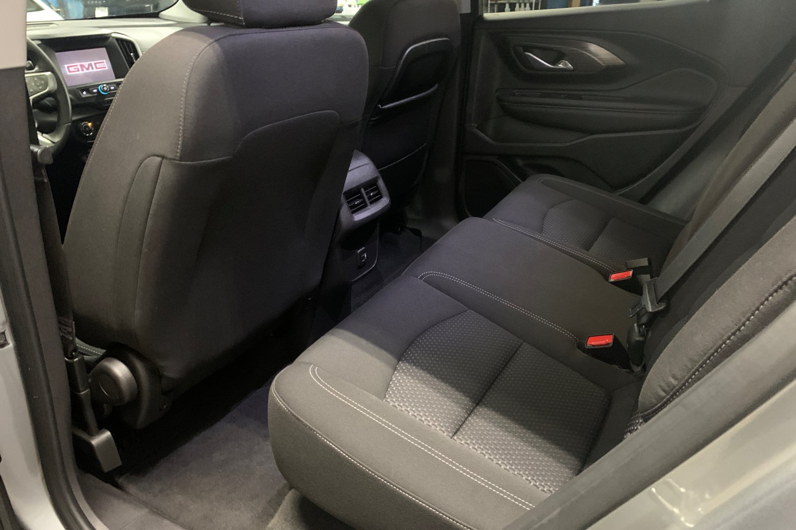 Used 2024 Sterling Metallic GMC SLE image 13