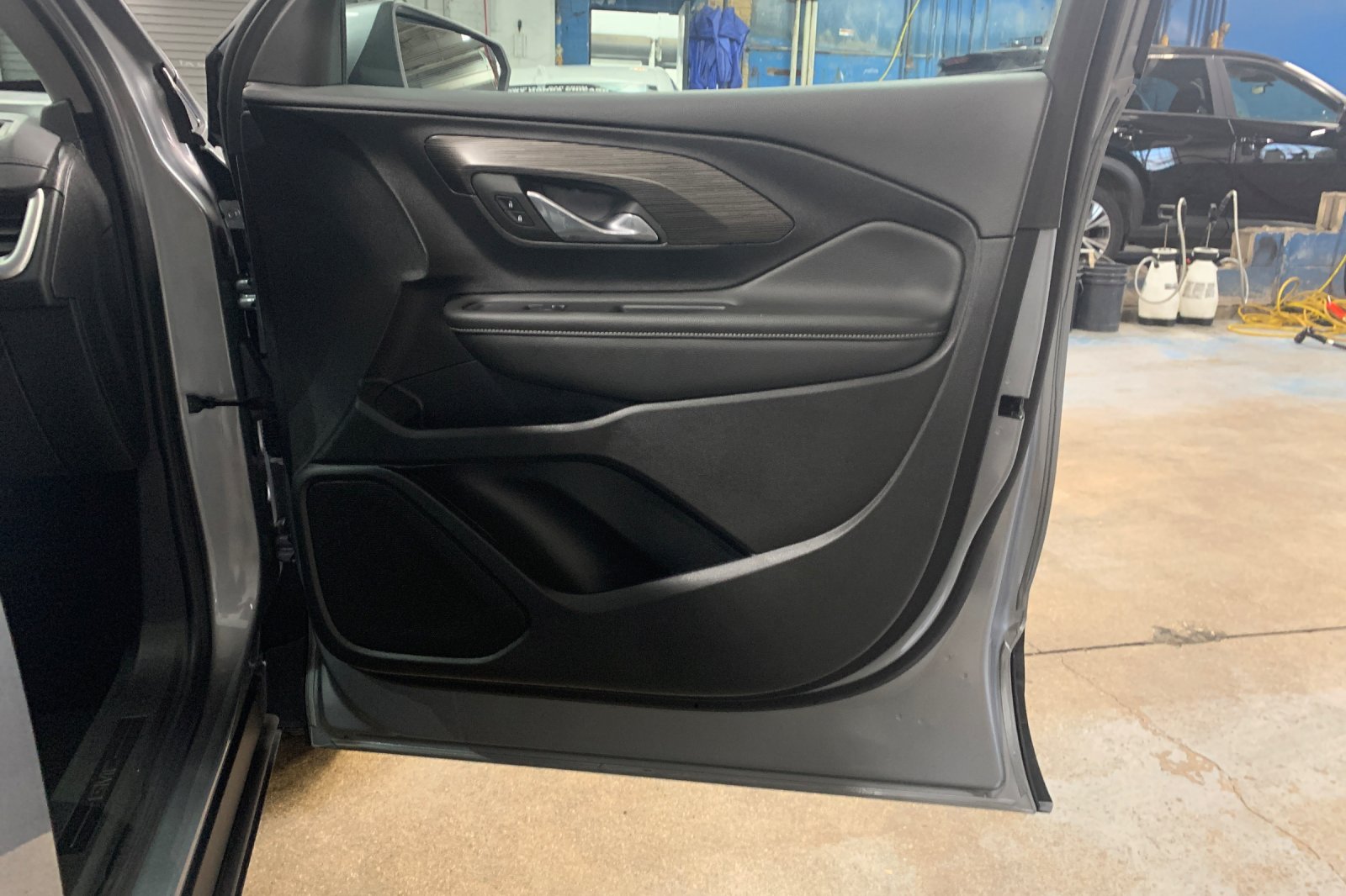 Used 2024 Sterling Metallic GMC SLE image 20