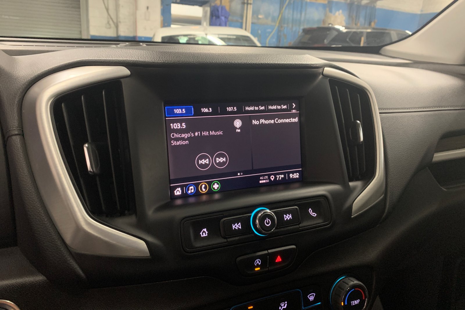 Used 2024 Sterling Metallic GMC SLE image 21