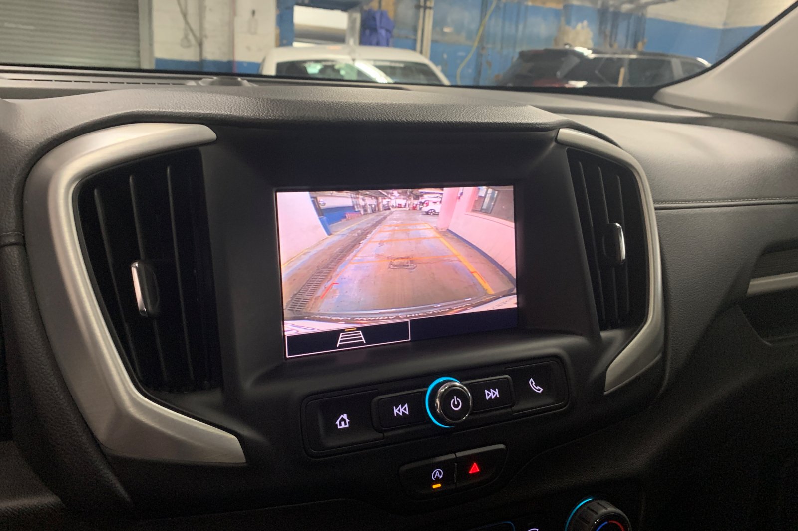 Used 2024 Sterling Metallic GMC SLE image 22