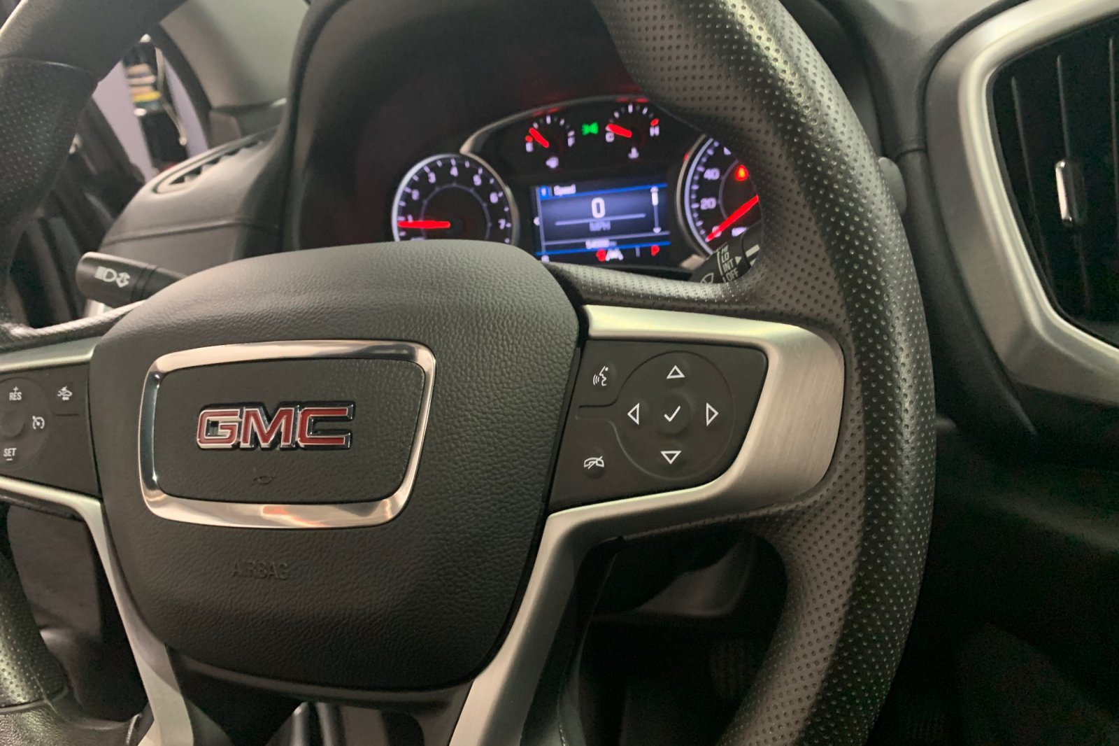 Used 2024 Sterling Metallic GMC SLE image 28