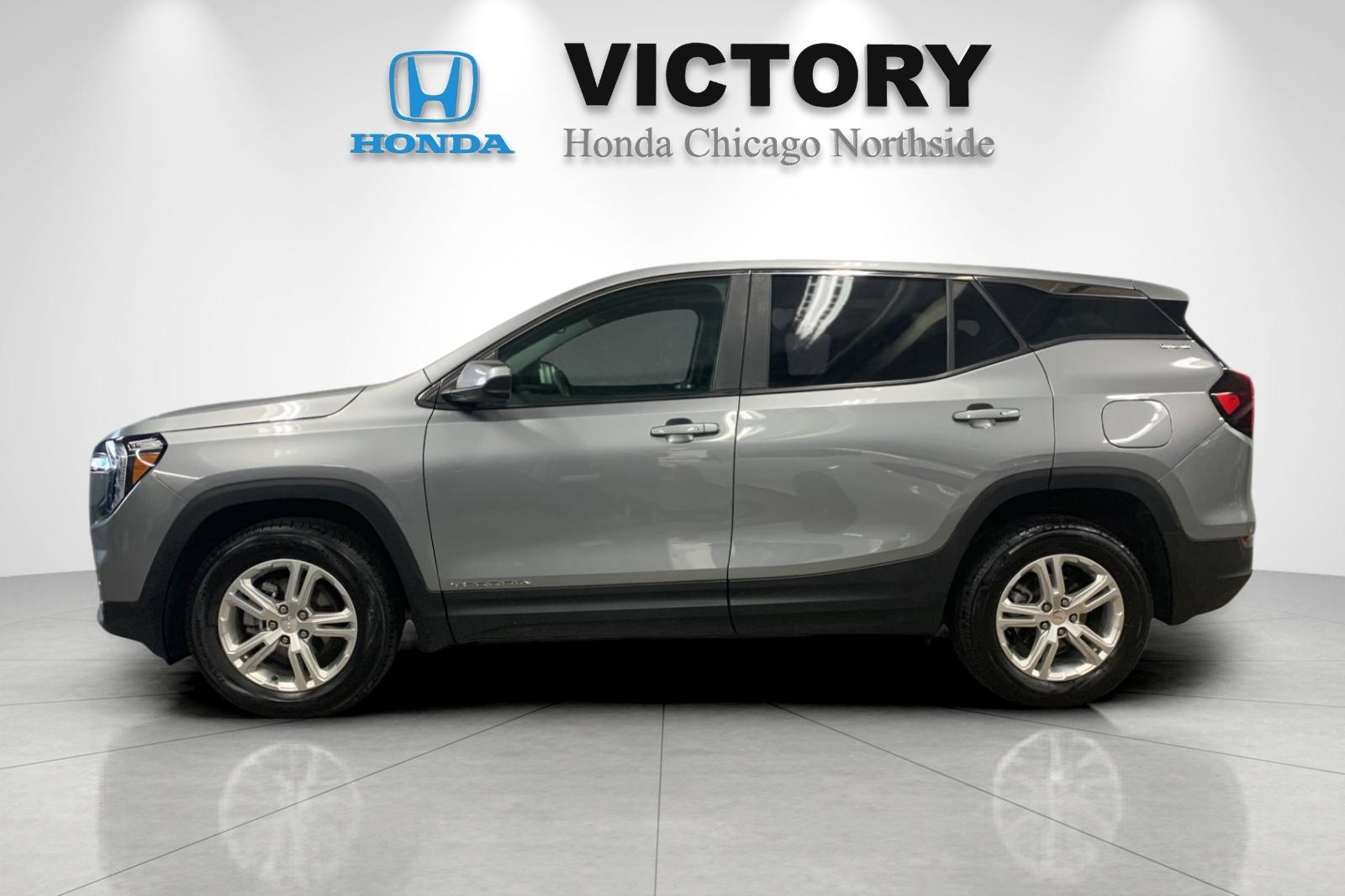 Used 2024 Sterling Metallic GMC SLE image 6