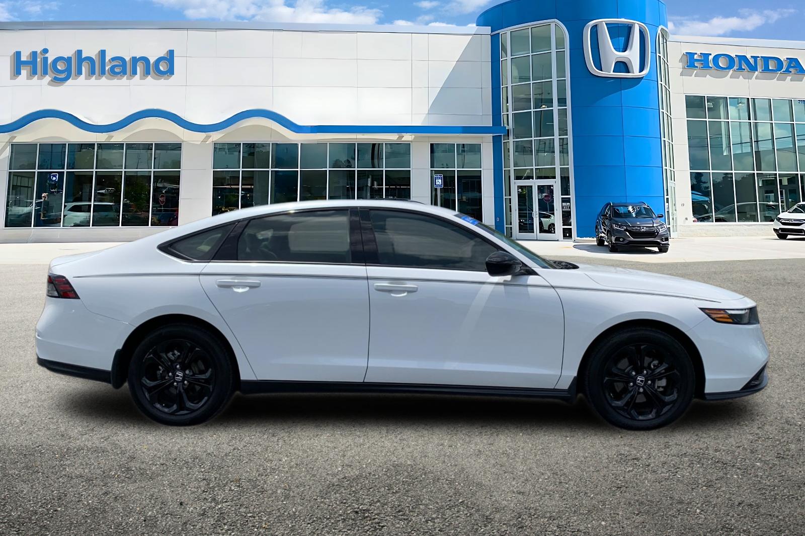 Certified Used 2025 Platinum White Pearl Honda 1.5T SE image 6