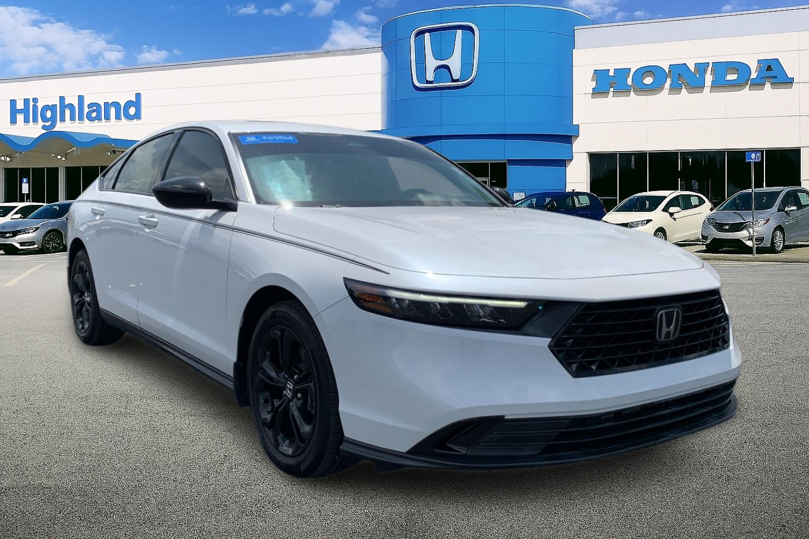 Certified Used 2025 Platinum White Pearl Honda 1.5T SE image 7