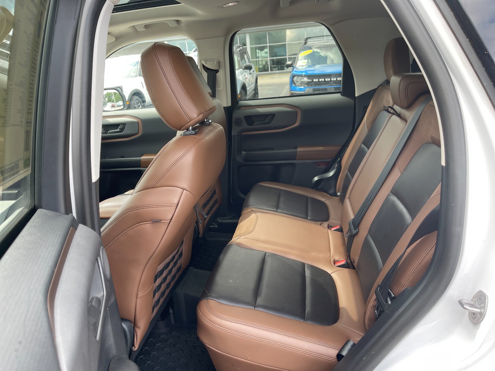 Used 2021 Oxford White Ford Badlands image 14